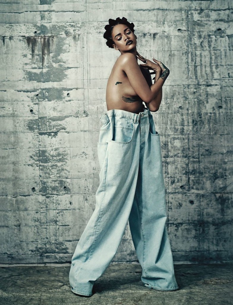 Rihanna Topless 01