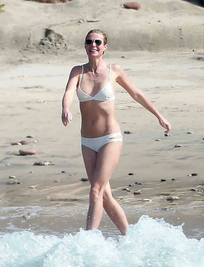 Gwyneth-Paltrow-in-a-Bikini-10