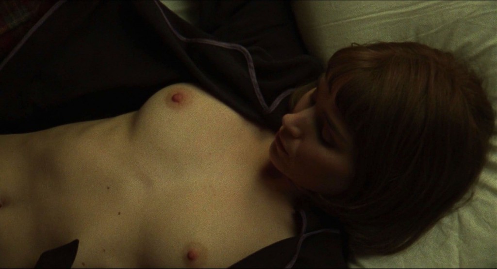 Lesbian-Scene-Rooney-Mara-Cate-Blanchett-1