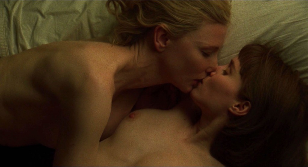 Lesbian-Scene-Rooney-Mara-Cate-Blanchett-11