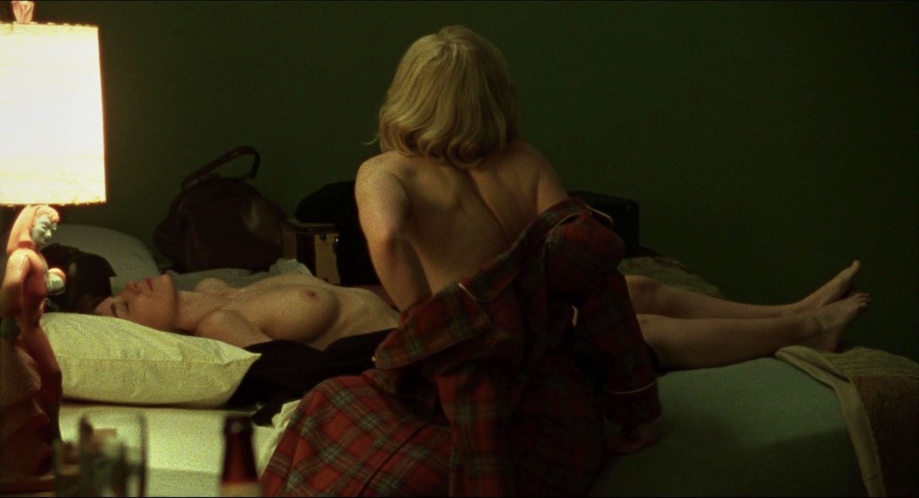 Lesbian-Scene-Rooney-Mara-Cate-Blanchett-4