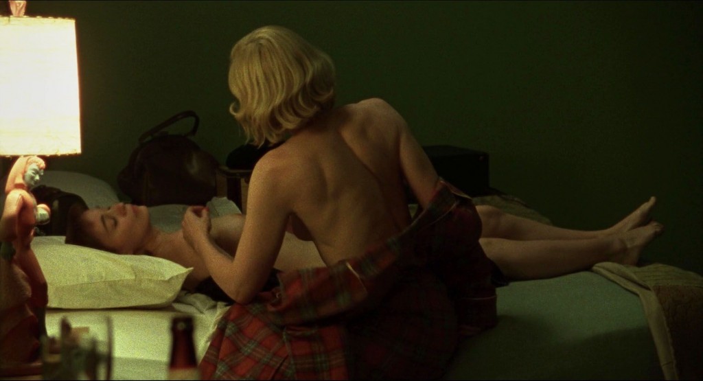 Lesbian-Scene-Rooney-Mara-Cate-Blanchett-5