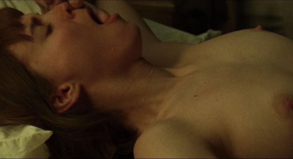 Lesbian-Scene-Rooney-Mara-Cate-Blanchett-8