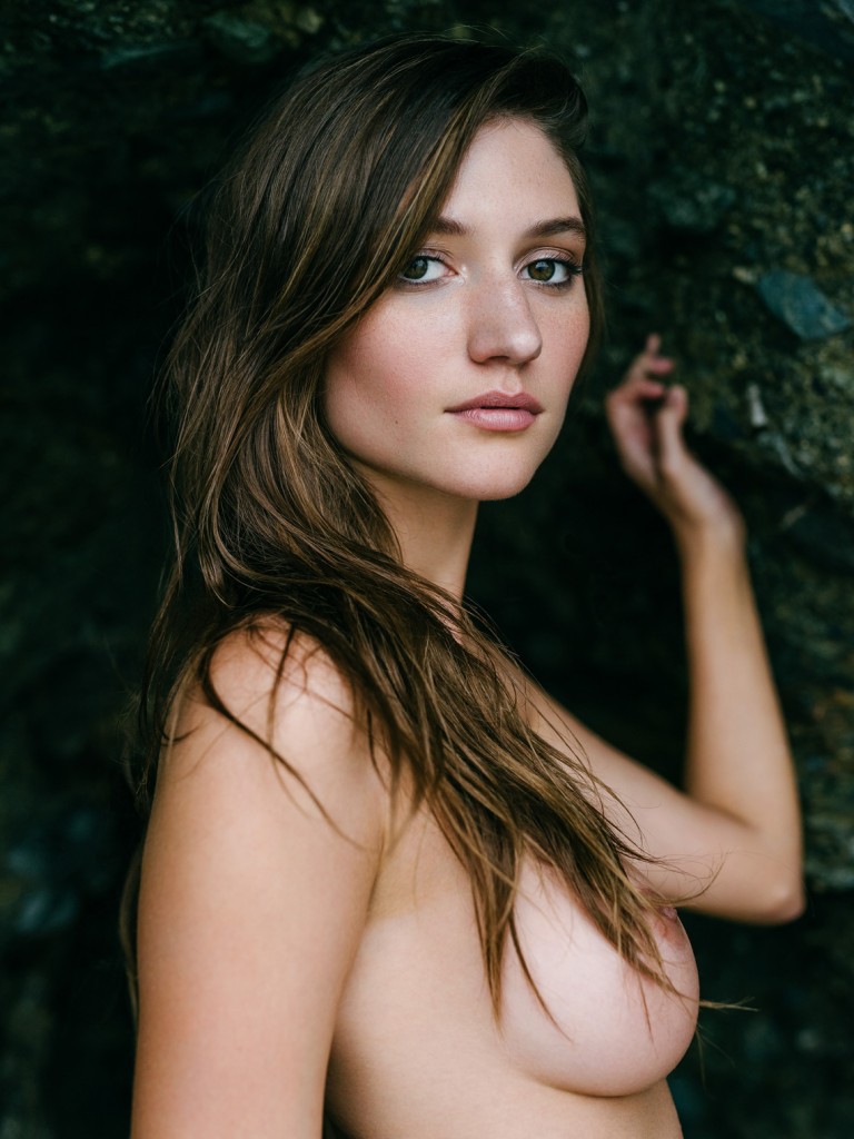 Elizabeth Elam Sexy & Topless 13