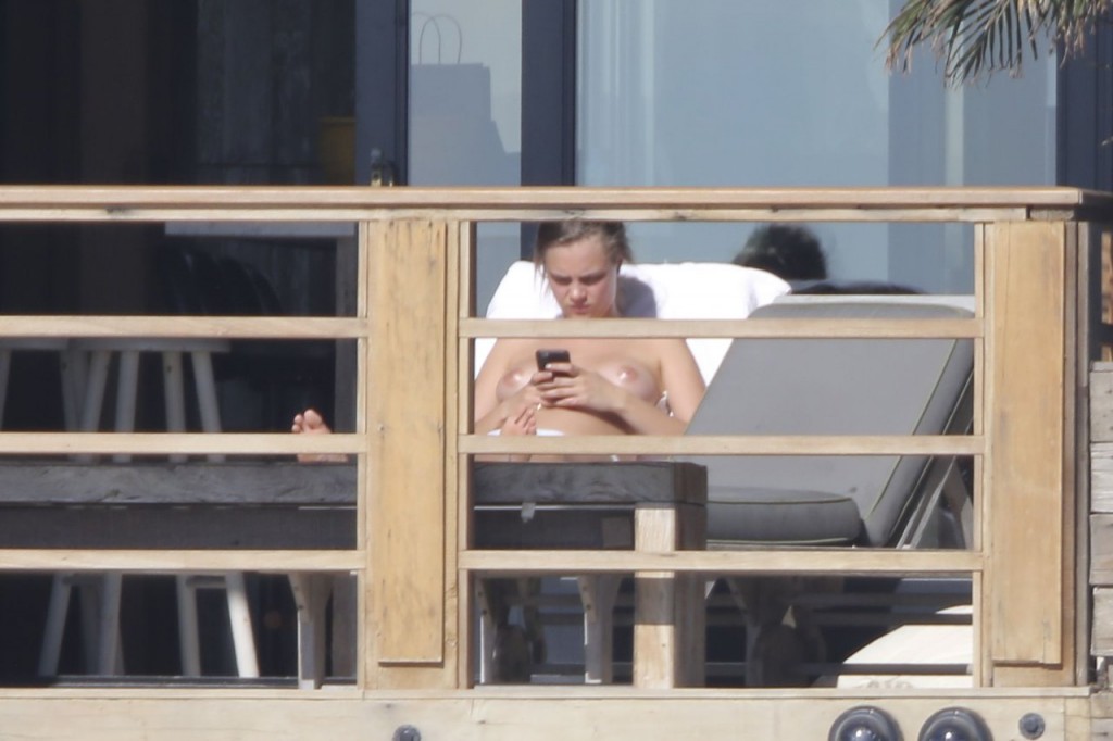 Cara Delevingne Topless Paparazzi 003