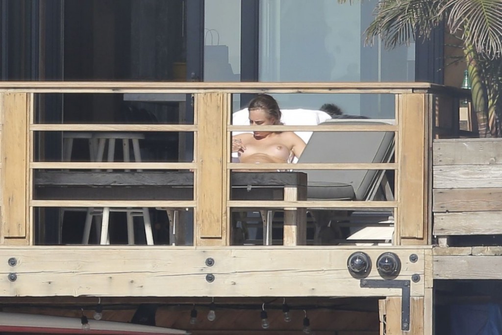 Cara Delevingne Topless Paparazzi 008