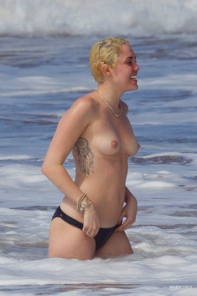 Miley Cyrus Naked 005