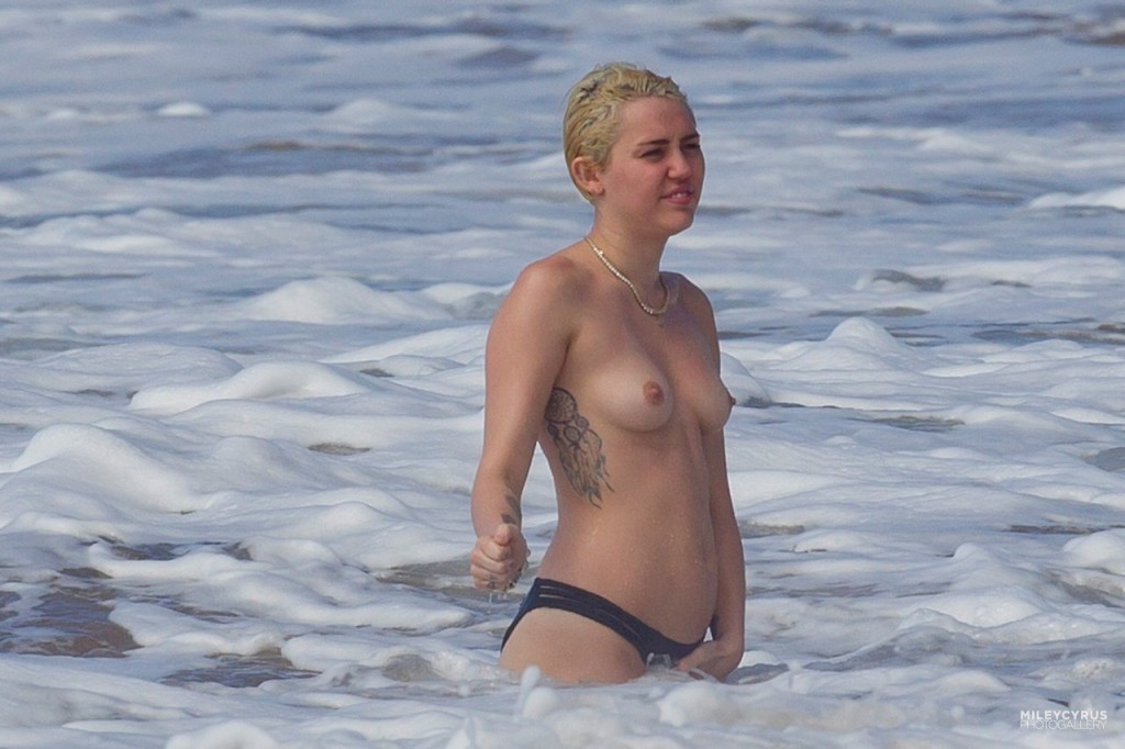 Miley Cyrus Naked 021