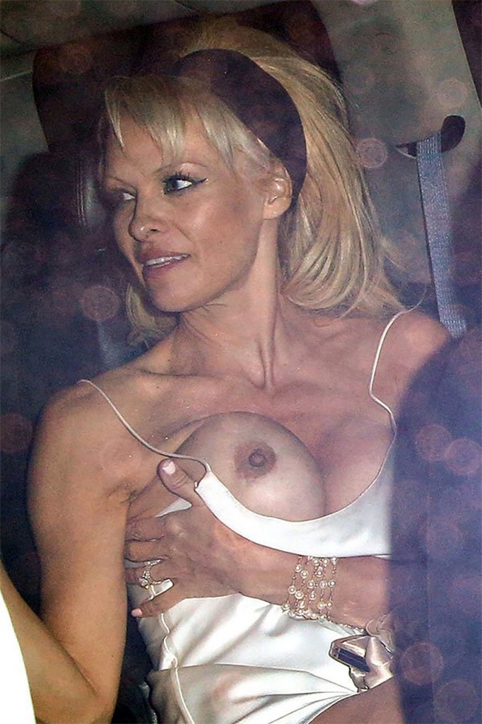 Pamela Anderson Naked 01