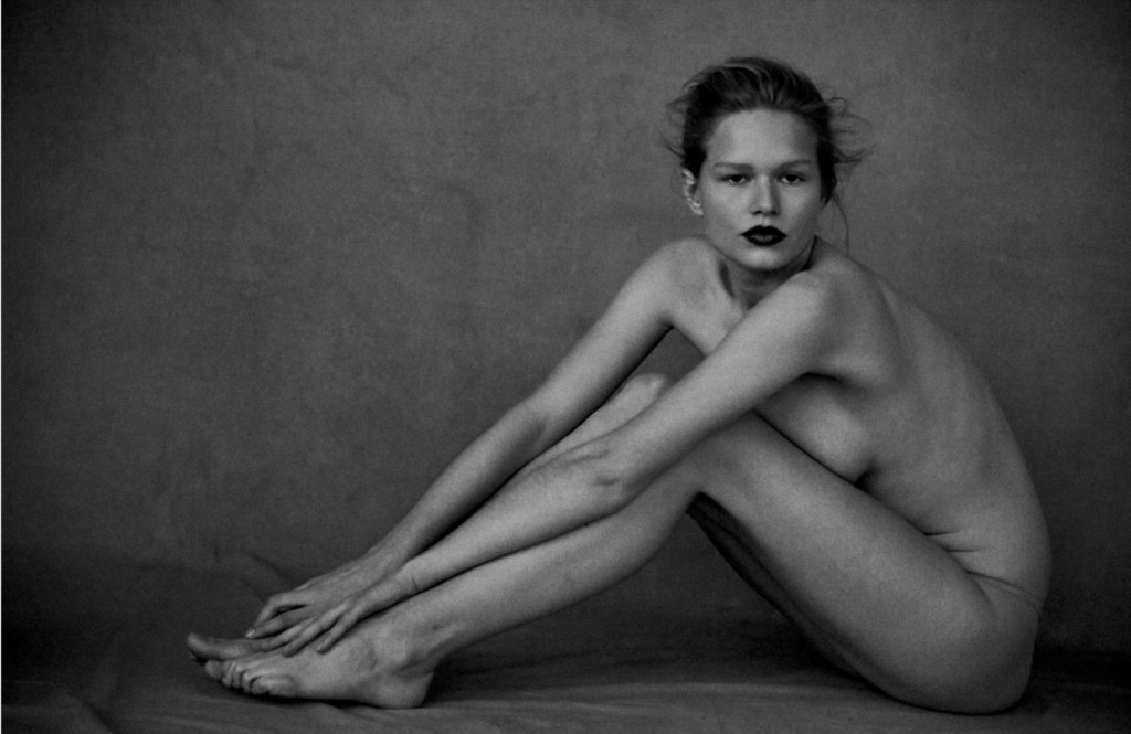 Anna Ewers Naked 01
