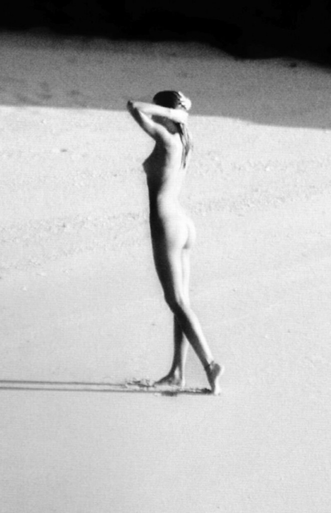 Miranda Kerr Naked 16