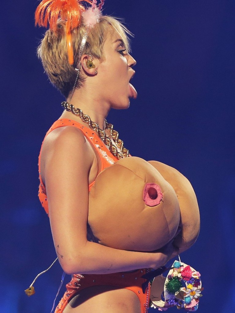 Miley Cyrus Pussy 06