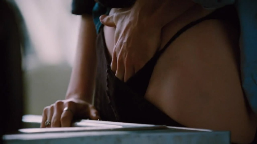 Anne Hathaway Topless 11