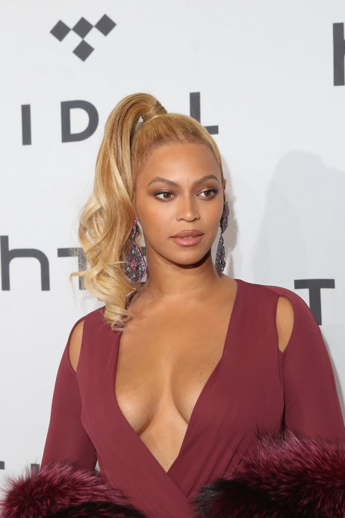 Beyonce-Cleavage-17