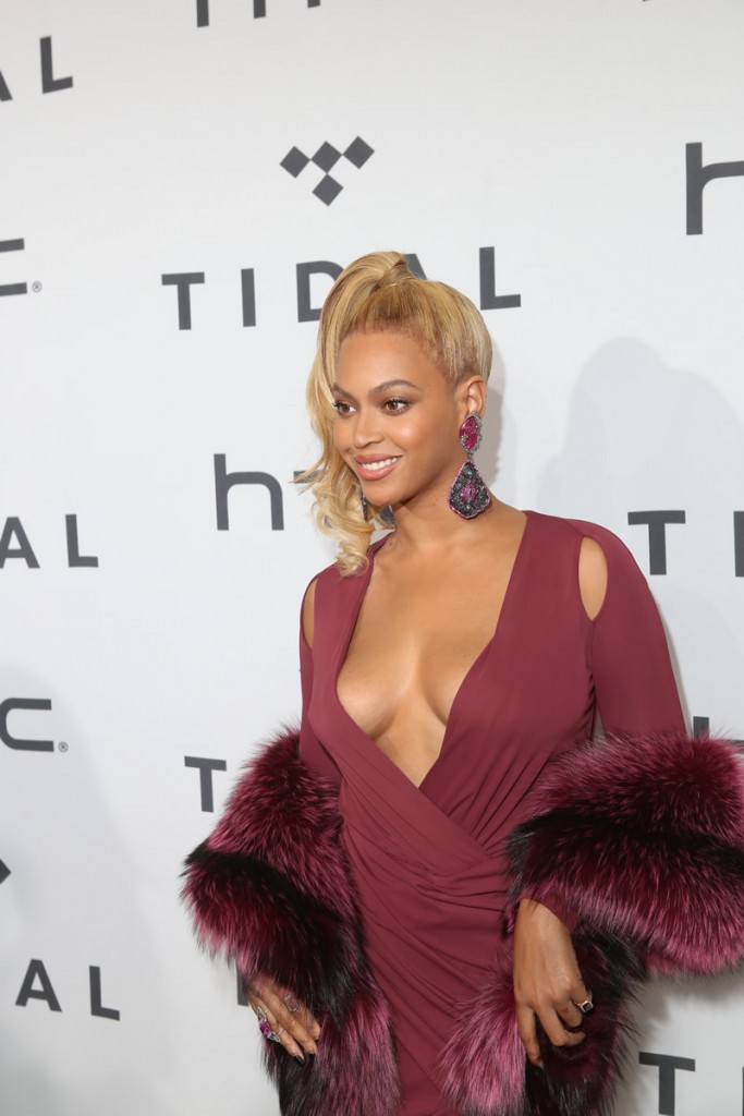 Beyonce-Cleavage-30