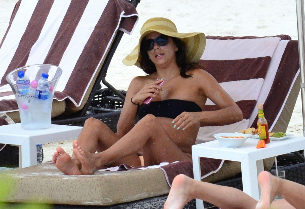 Eva-Longoria-Bikini-12