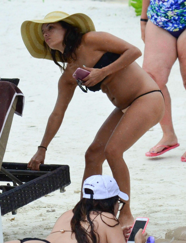 Eva-Longoria-Bikini-2