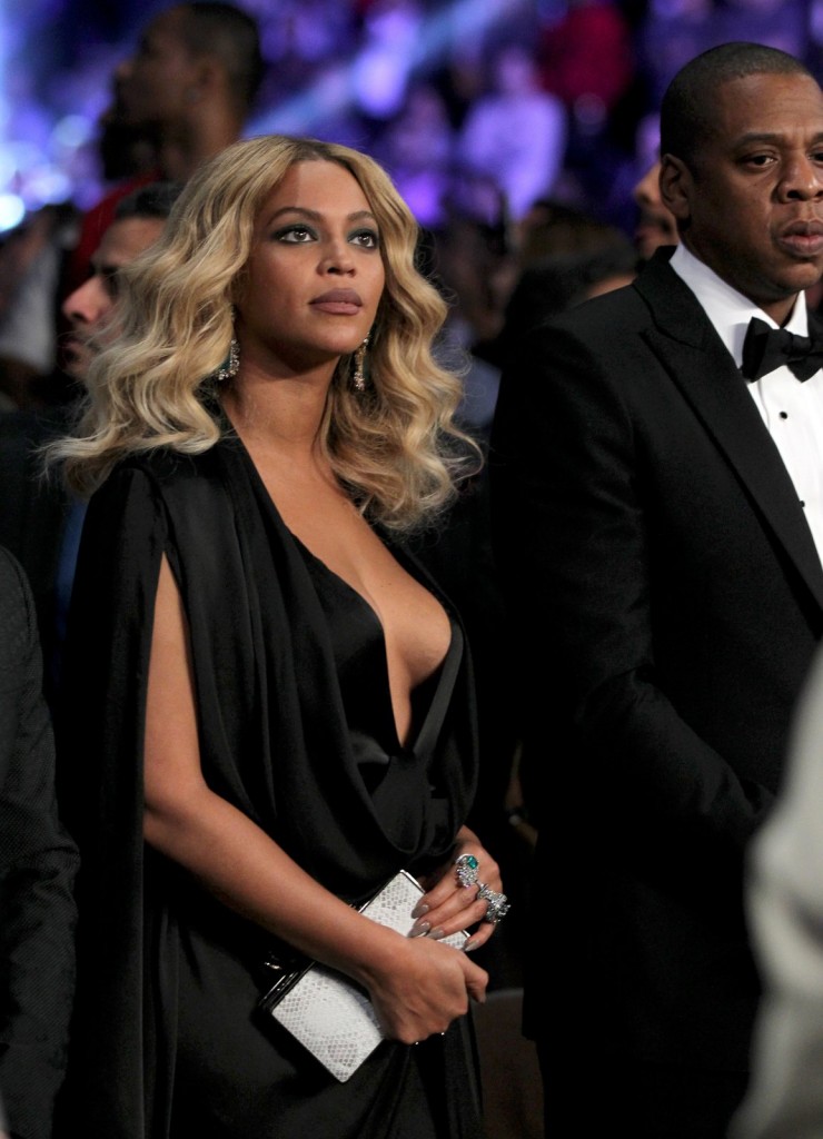 Beyonce-Braless-10