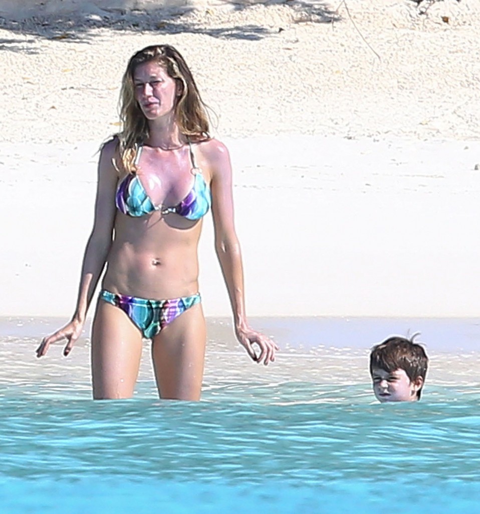 Gisele-Bundchen-Bikini-20