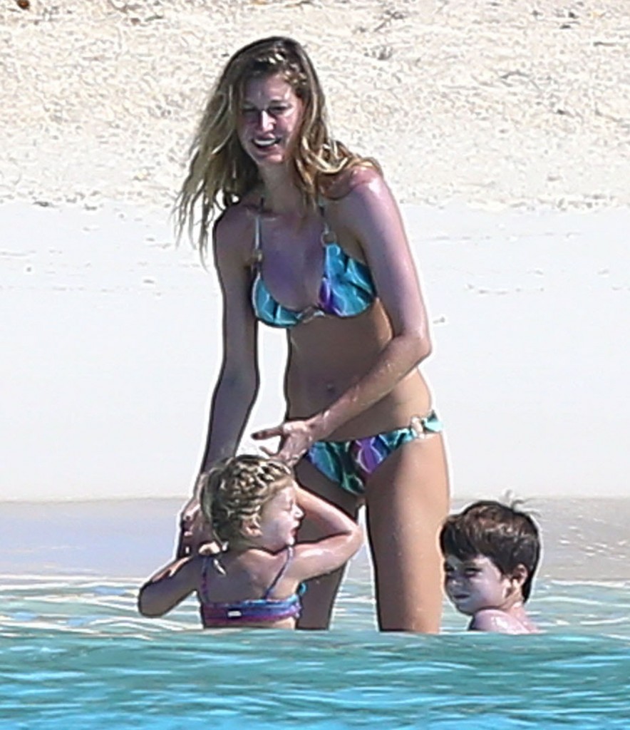 Gisele-Bundchen-Bikini-28