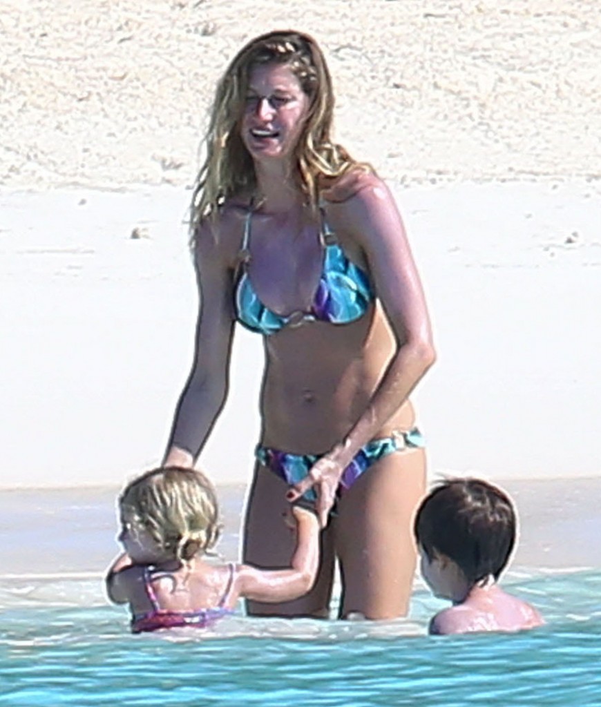 Gisele-Bundchen-Bikini-29