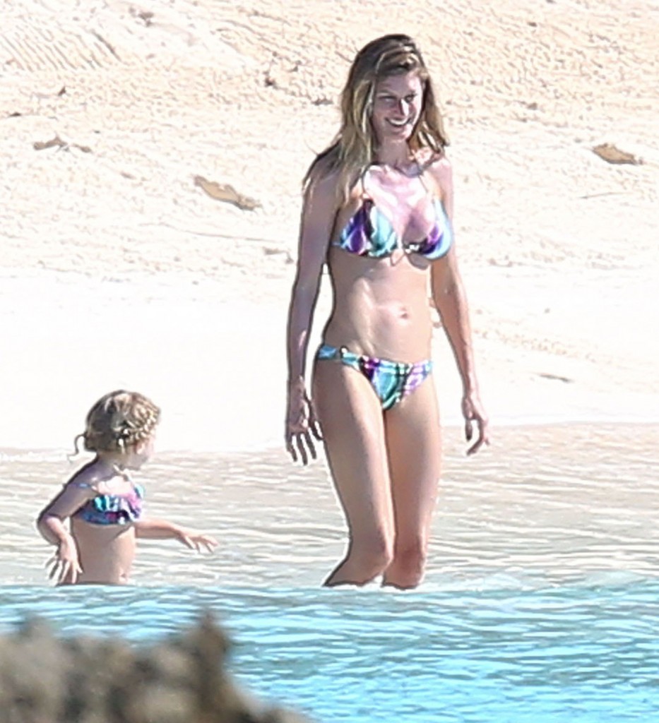 Gisele-Bundchen-Bikini-31