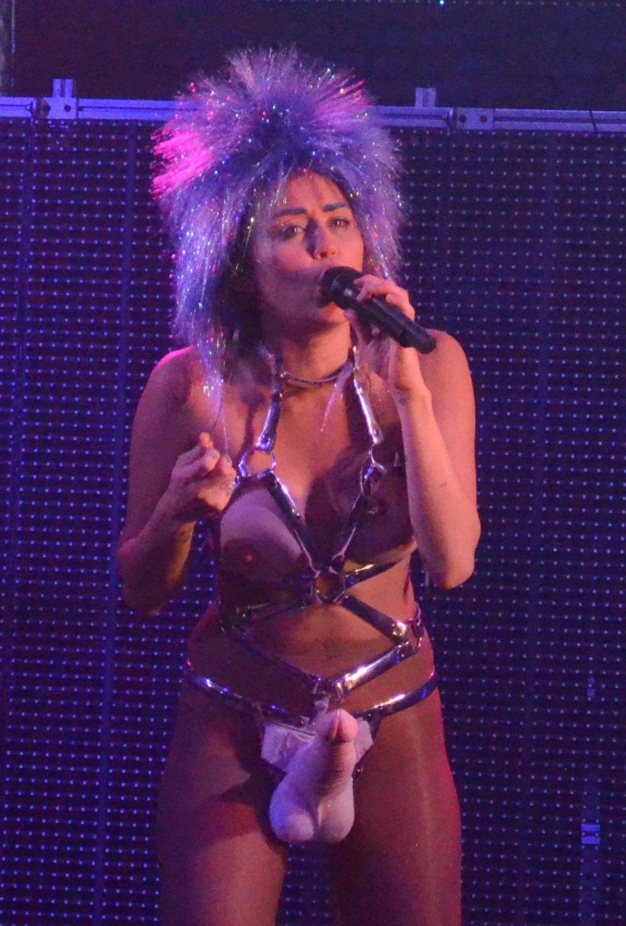 Miley-Cyrus-Topless-7