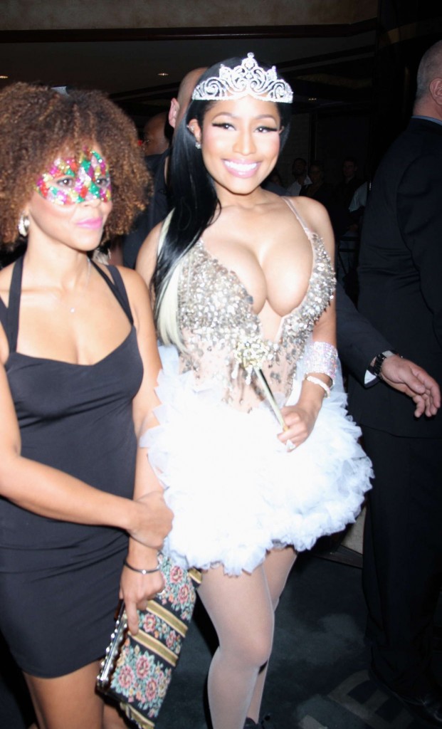 Nicki-Minaj-Cleavage-9