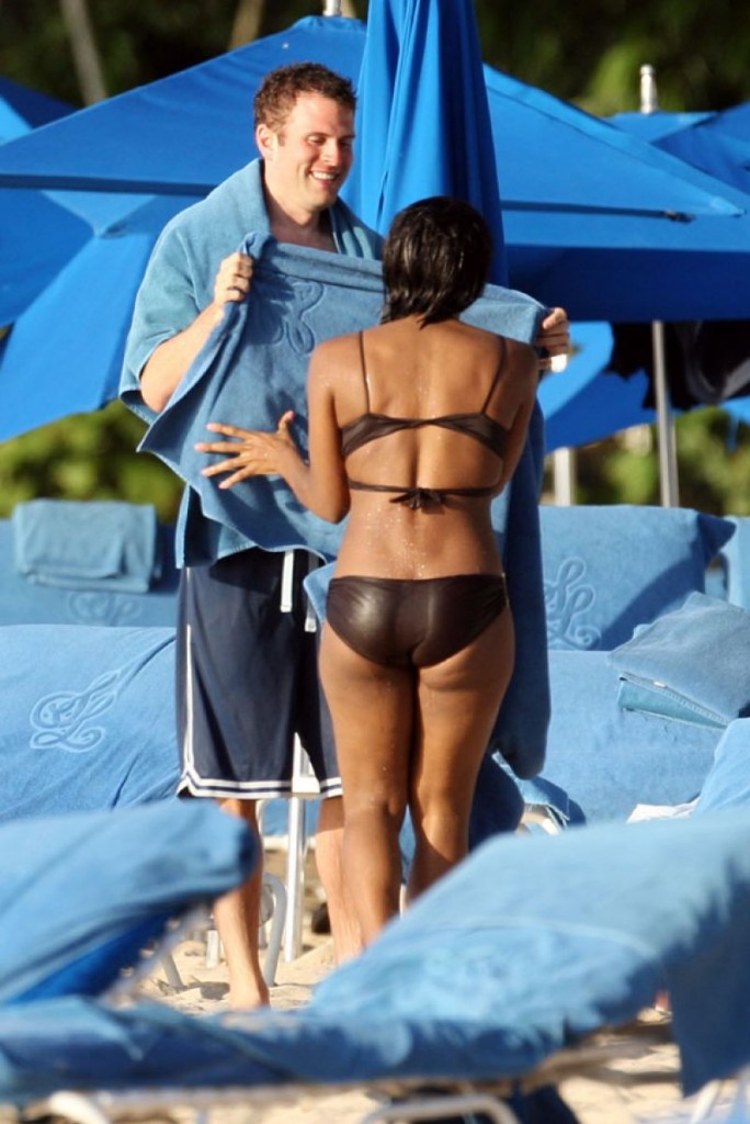 Alexandra-Burke-in-Black-Bikini--02