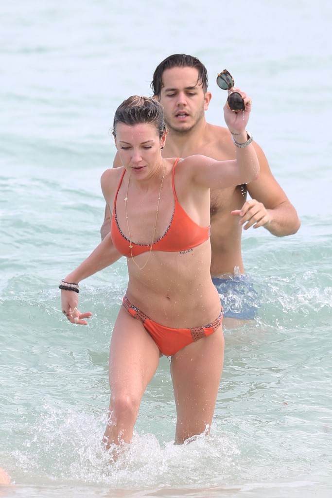 Katie-Cassidy-Bikini-40