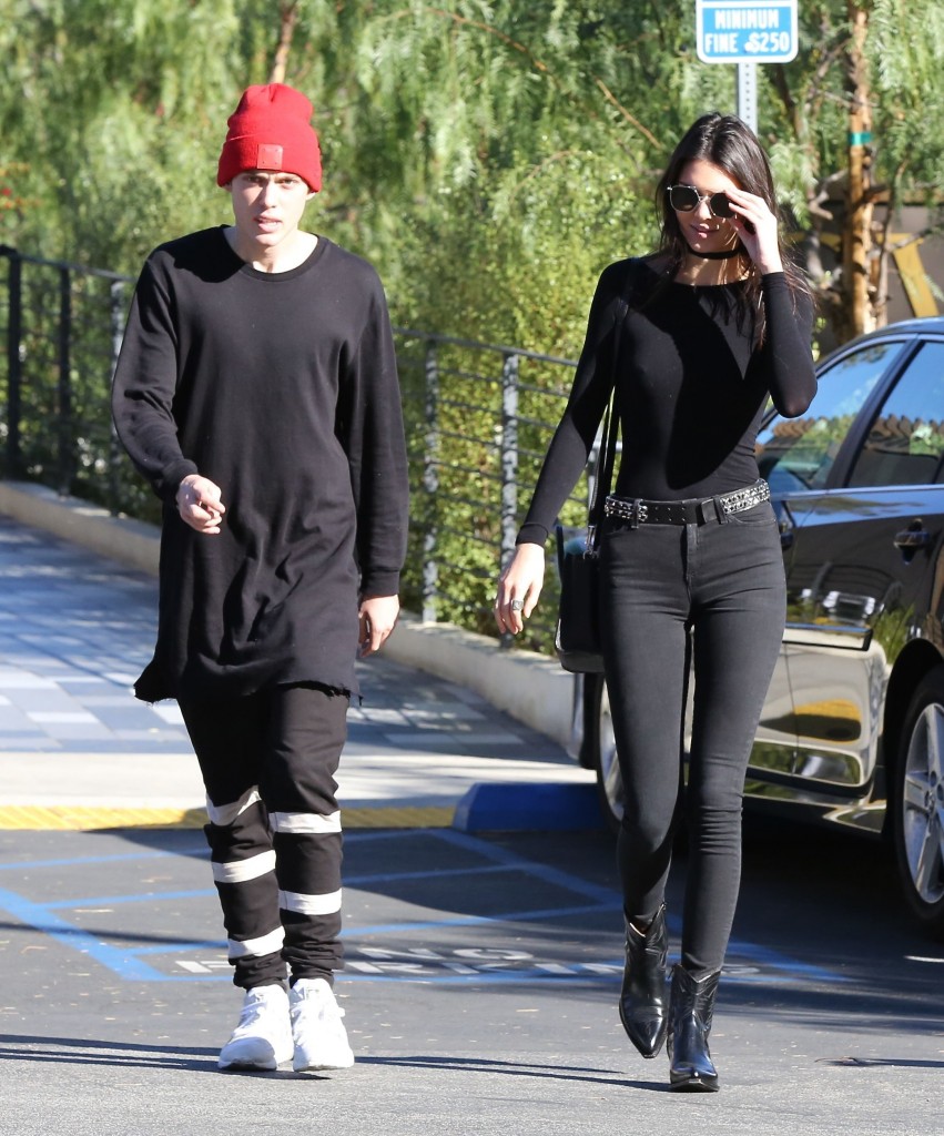 Kendall-Jenner-Pokies-21