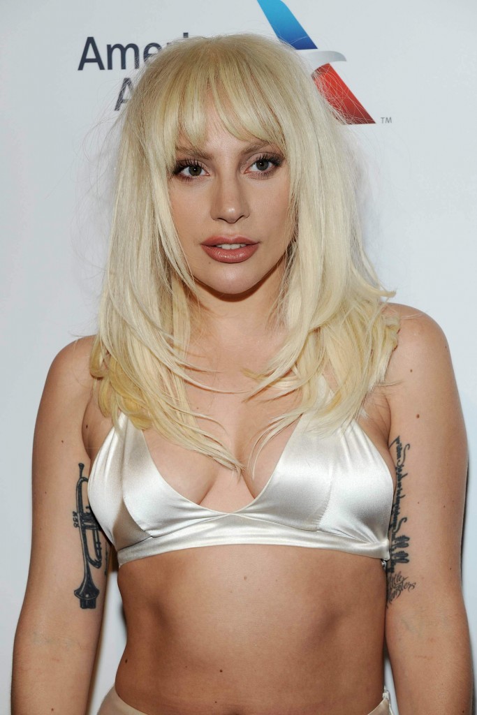 Lady-Gaga-Cleavage-6