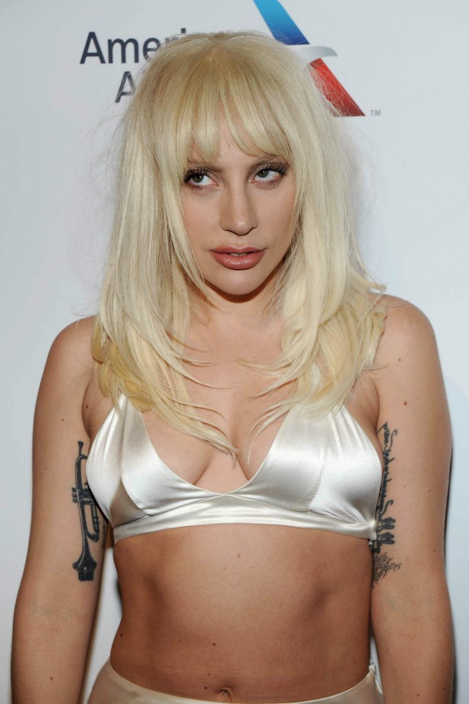 Lady-Gaga-Cleavage-7