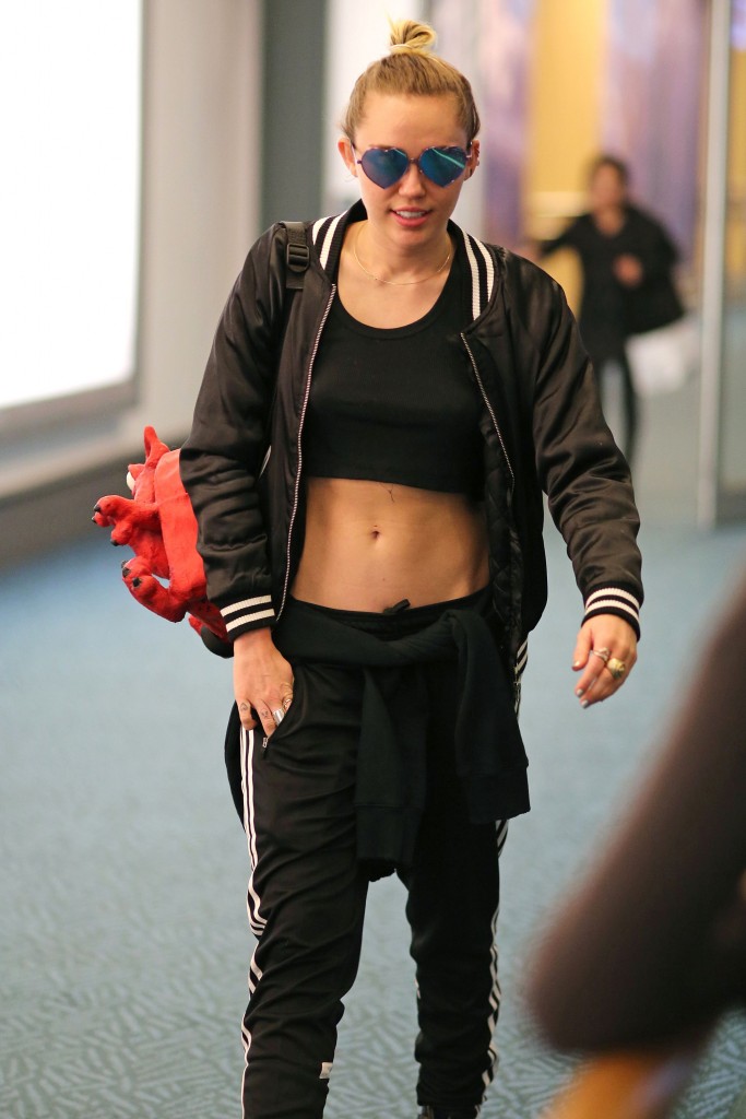 Miley-Cyrus-Braless-1