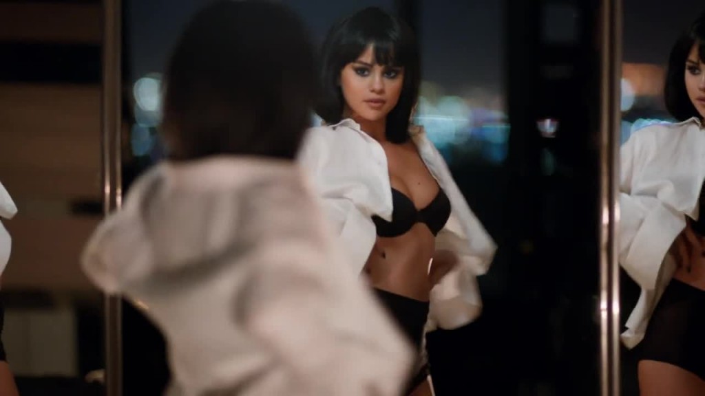 Selena-Gomez-Sexy-4