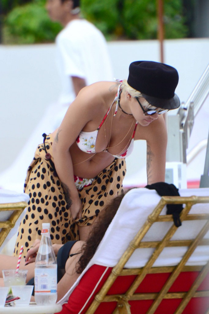 Rita-Ora-in-a-Bikini-19