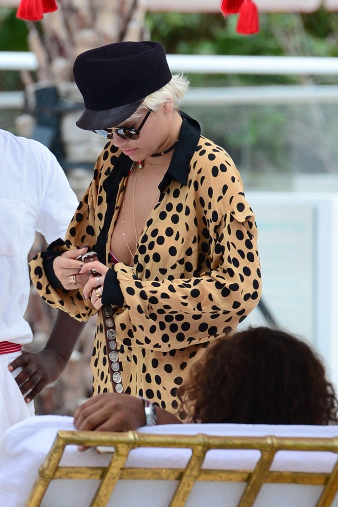 Rita-Ora-in-a-Bikini-26