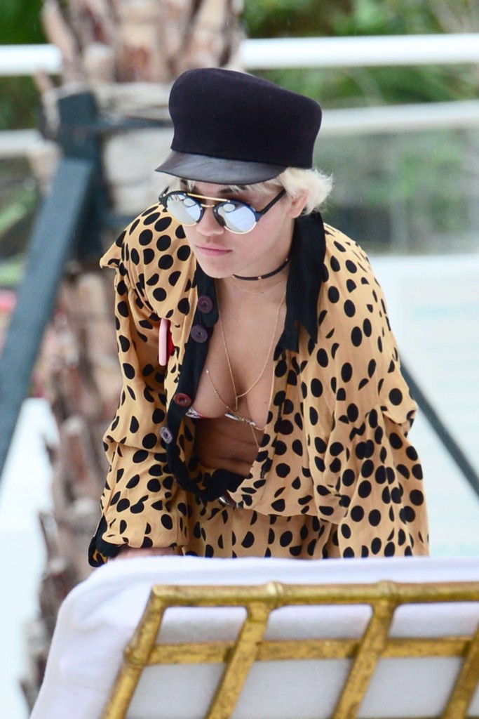 Rita-Ora-in-a-Bikini-64