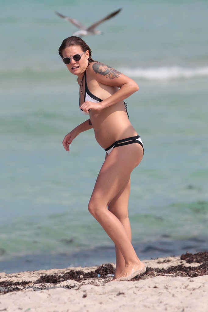 Tove-Lo-in-a-Bikini-17