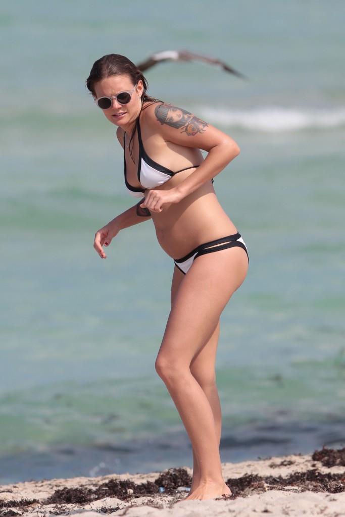 Tove-Lo-in-a-Bikini-18