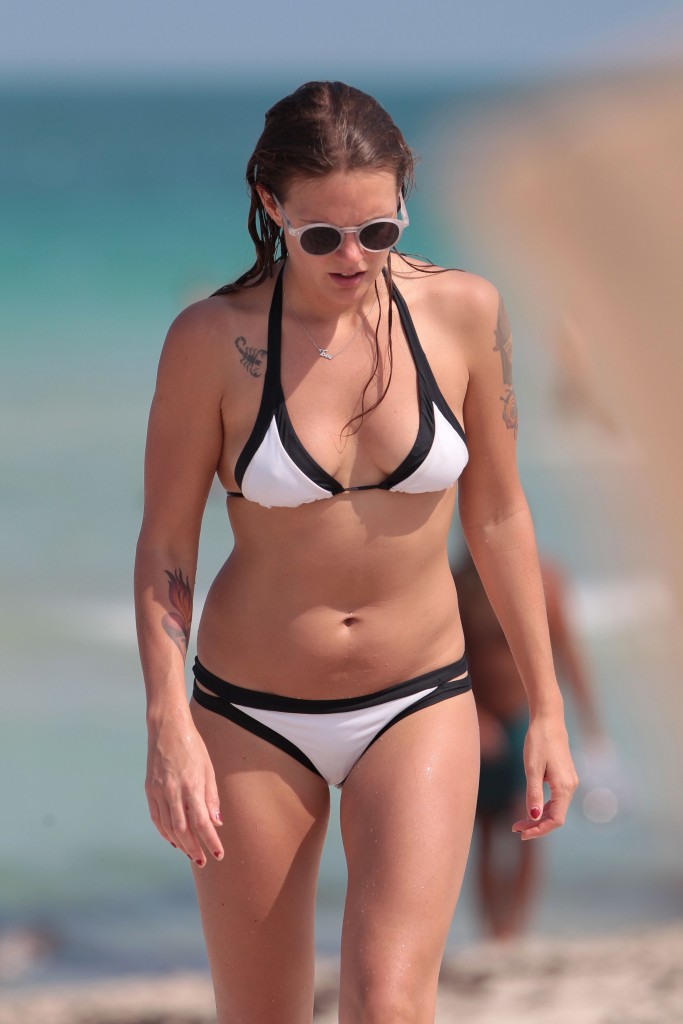 Tove-Lo-in-a-Bikini-19