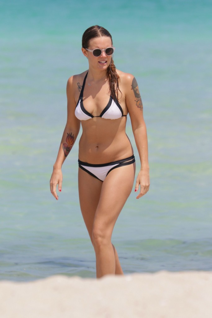 Tove-Lo-in-a-Bikini-67