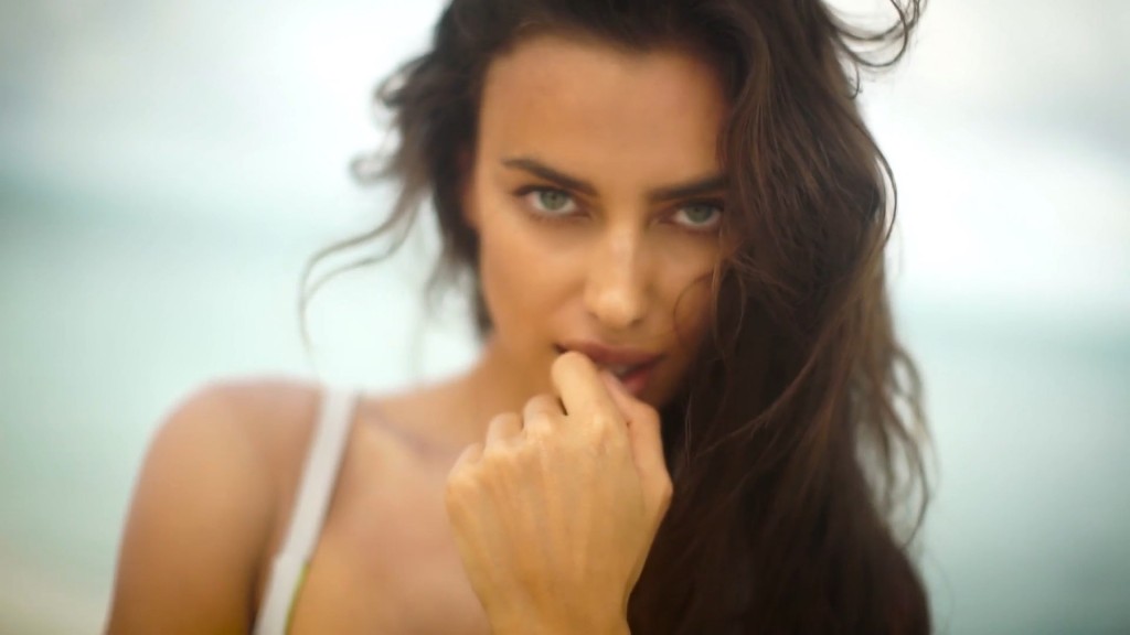 Irina-Shayk-Sexy-Topless-Irresistible-14