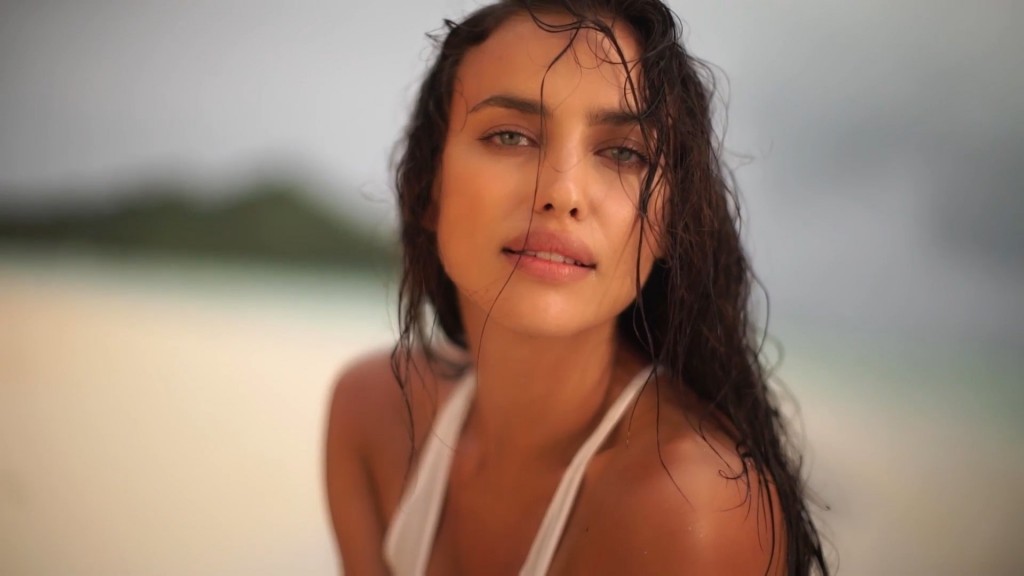 Irina-Shayk-Sexy-Topless-Irresistible-21