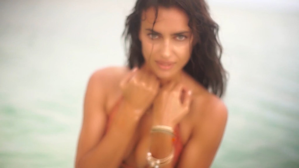 Irina-Shayk-Sexy-Topless-Irresistible-30