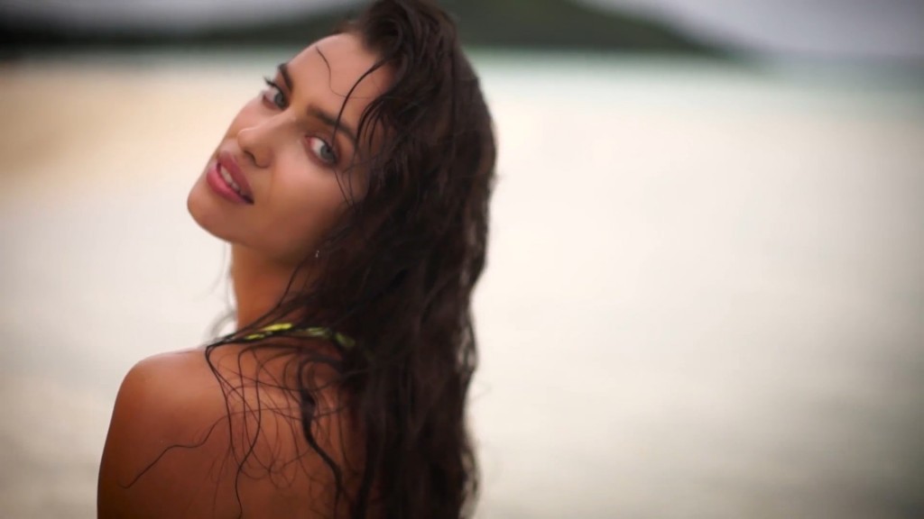 Irina-Shayk-Sexy-Topless-Irresistible-5