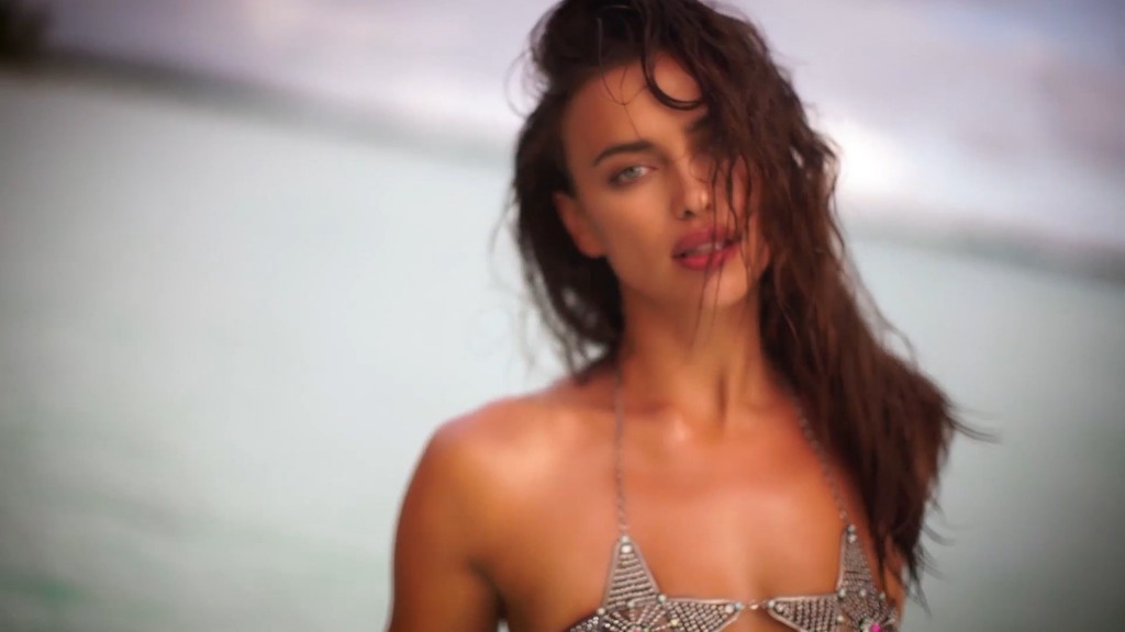 Irina-Shayk-Sexy-Topless-Irresistible-52