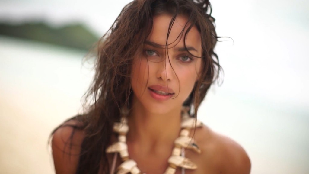 Irina-Shayk-Sexy-Topless-Irresistible-7