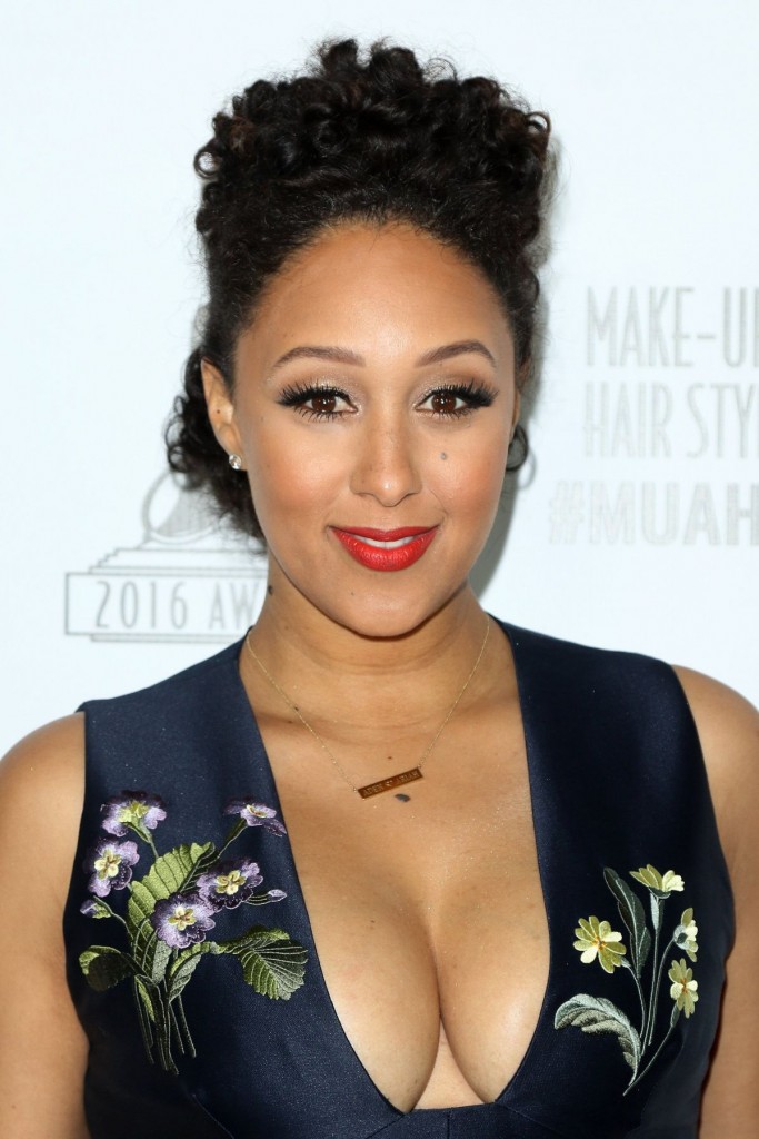 Tamera-Mowry-Cleavage-11