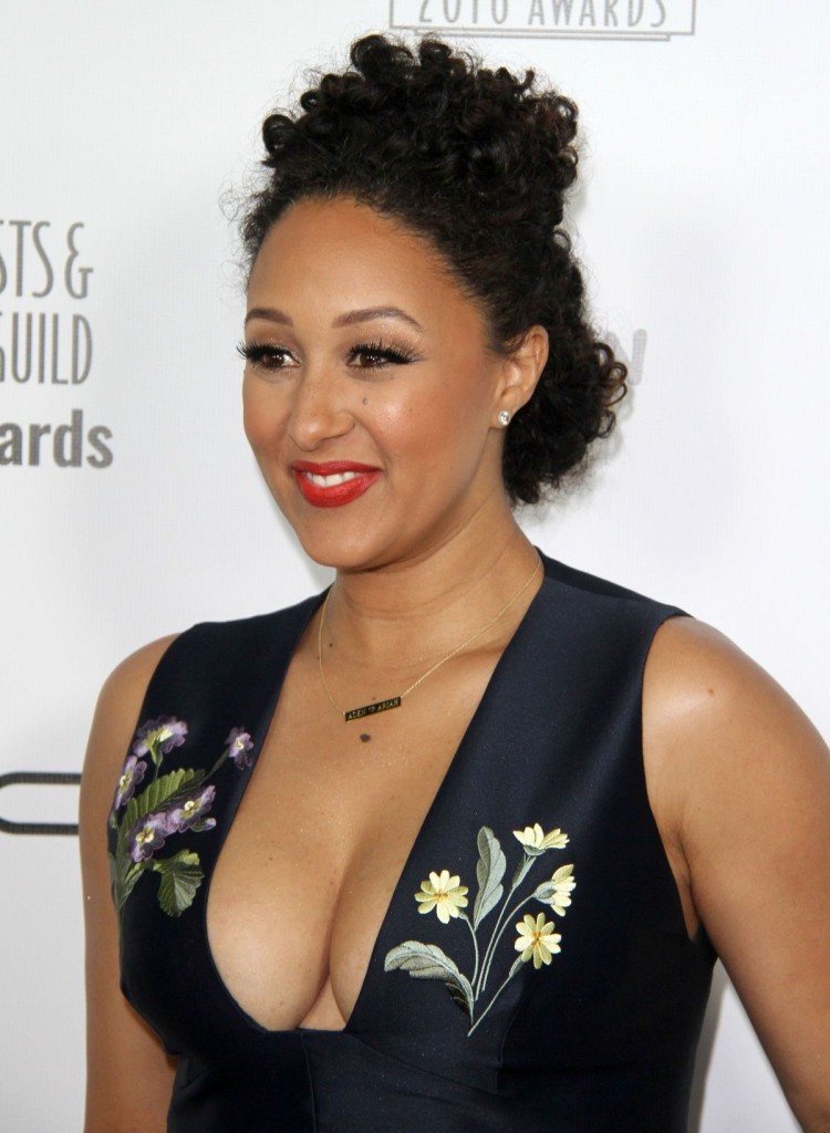 Tamera-Mowry-Cleavage-5